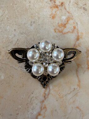 Vintage Pearl & Rhinestone Brooch Pin With Brass Filigree Design In Gift Box